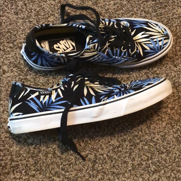 Women’s Vans US size - Picture 2 of 4